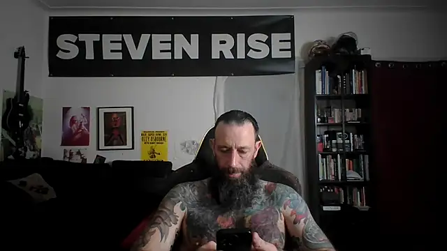Snapshot of StevenRiseNYC chatting on 04-30-26, 01:45 StevenRiseNYC online show from 04-30-26, 01:45