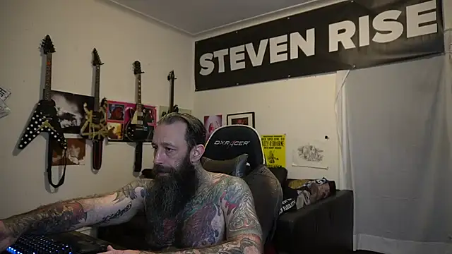 Snapshot of StevenRiseNYC chatting on 05-26-26, 11:36 StevenRiseNYC online show from 05-26-26, 11:36