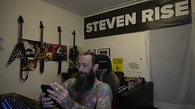 Snapshot of StevenRiseNYC chatting on 05-27-26, 01:57 StevenRiseNYC online show from 05-27-26, 01:57