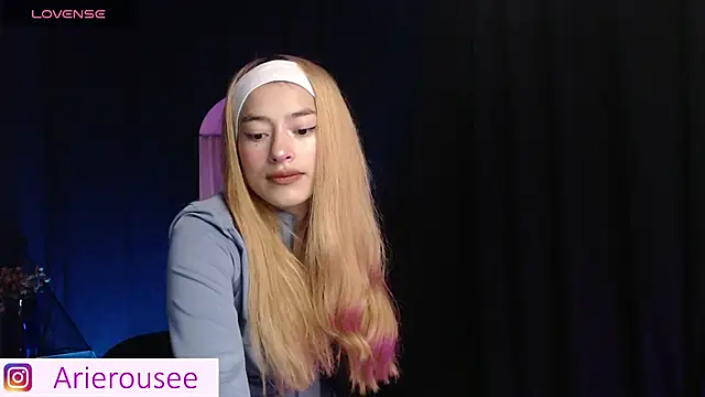 Snapshot of arie_rousee_sub chatting on 10-22-25, 12:21 arie rousee sub online show from 10-22-25, 12:21