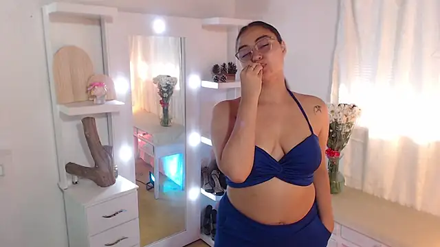  Kim  M online show from 11-12-25, 12:09