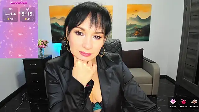 Snapshot of Sofia_Ford chatting on 10-15-25, 12:35 Sofia Ford online show from 10-15-25, 12:35