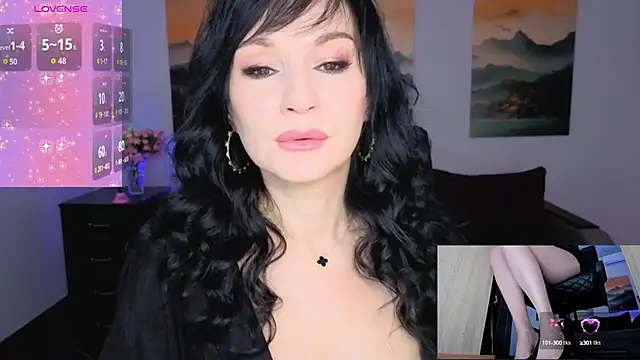 Snapshot of Sofia_Ford chatting on 10-17-25, 07:00 Sofia Ford online show from 10-17-25, 07:00