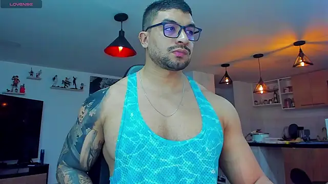 Snapshot of Michael_Diamond chatting on 03-05-25, 02:14 Michael Diamond online show from 03-05-25, 02:14