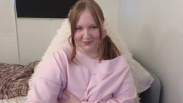 Snapshot of lilleambi chatting on 11-18-25, 11:13 lilleambi online show from 11-18-25, 11:13