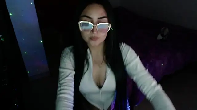 Snapshot of Tiffani_Williams chatting on 03-03-26, 11:56 Tiffani Williams online show from 03-03-26, 11:56