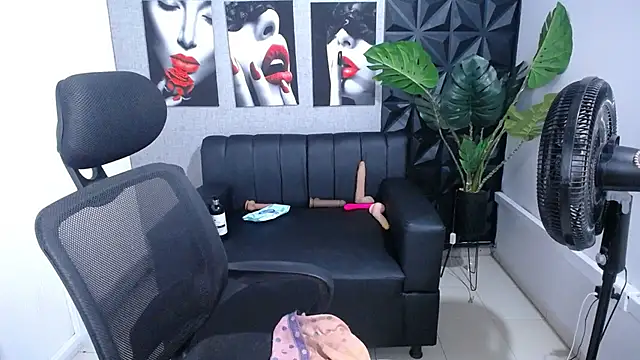 Snapshot of Valentinaa_mature chatting on 05-07-26, 05:01 Valentinaa mature online show from 05-07-26, 05:01
