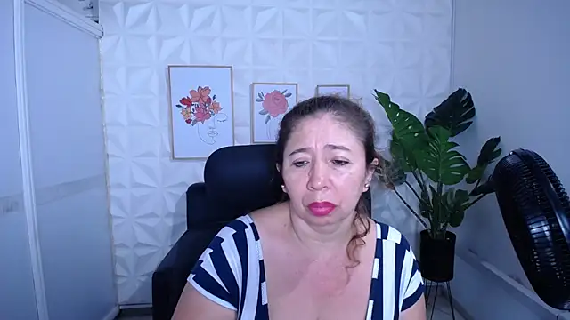 Valentinaa mature online show from 10-29-25, 10:09