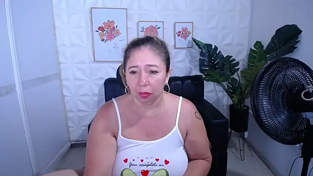 Valentinaa mature online show from 03-23-26, 08:41