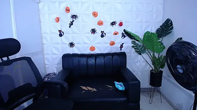 Valentinaa mature online show from 10-17-25, 10:33