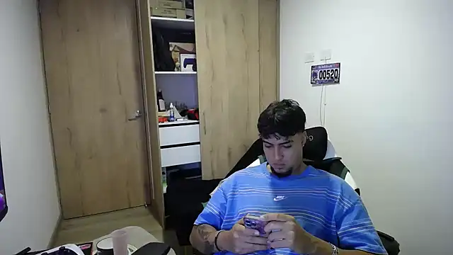 Snapshot of matias_bianco chatting on 10-31-25, 08:00 matias bianco online show from 10-31-25, 08:00