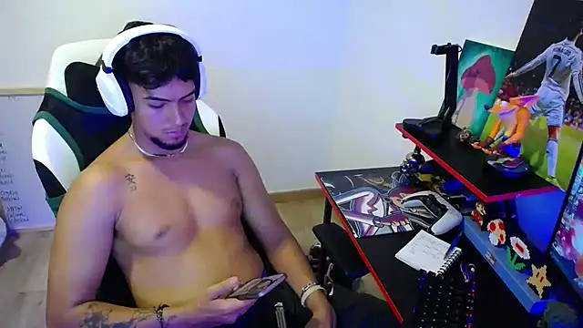 Snapshot of matias_bianco chatting on 11-26-25, 06:46 matias bianco online show from 11-26-25, 06:46