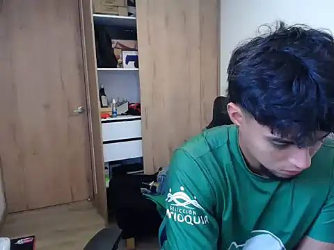 Snapshot of matias_bianco chatting on 10-30-25, 07:44 matias bianco online show from 10-30-25, 07:44