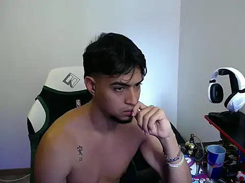 Snapshot of matias_bianco chatting on 11-16-25, 08:24 matias bianco online show from 11-16-25, 08:24