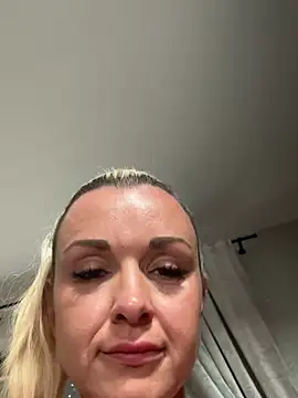 Snapshot of Bella-Tight chatting on 06-29-26, 06:20 Bella-Tight online show from 06-29-26, 06:20