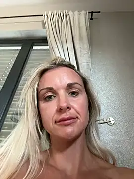 Snapshot of Bella-Tight chatting on 06-27-26, 07:47 Bella-Tight online show from 06-27-26, 07:47
