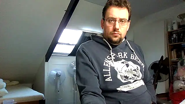 rdewaard81 online show from 11-21-25, 08:02