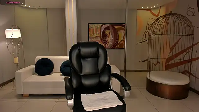 LizzHamilton   online show from 11-26-25, 08:42