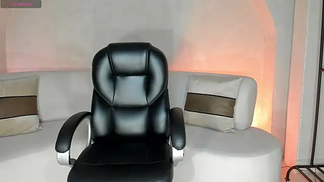 LizzHamilton   online show from 09-13-25, 07:47