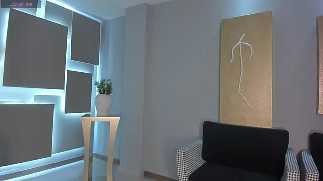 LizzHamilton   online show from 01-17-26, 12:31