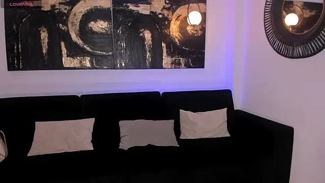 LizzHamilton   online show from 03-03-26, 09:00