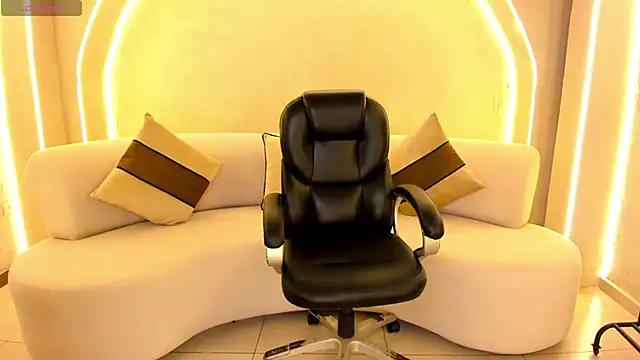 LizzHamilton   online show from 10-03-25, 09:05