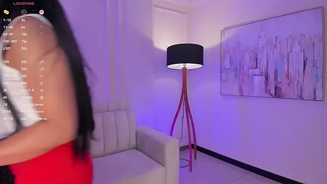 LizzHamilton   online show from 12-18-25, 11:47