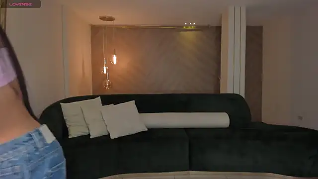 LizzHamilton   online show from 09-09-25, 08:51