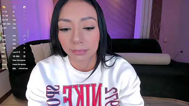 LizzHamilton   online show from 10-17-25, 09:27