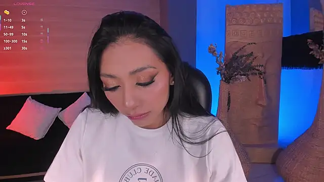 LizzHamilton   online show from 09-24-25, 09:54