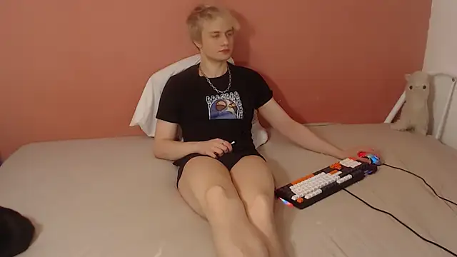 Oliver sweet  online show from 04-15-26, 01:11