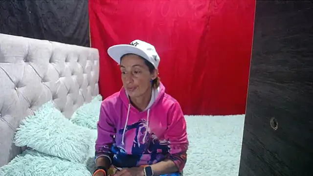 Snapshot of anyu1306 chatting on 10-09-25, 10:43 anyu1306 online show from 10-09-25, 10:43