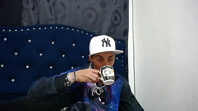 Snapshot of anyu1306 chatting on 02-26-25, 03:03 anyu1306 online show from 02-26-25, 03:03