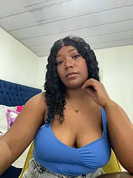 Snapshot of NanaRose77 chatting on 05-01-26, 04:45 NanaRose77 online show from 05-01-26, 04:45