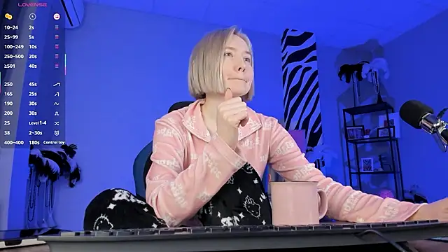 ReiYosimoto online show from 02-07-26, 05:43