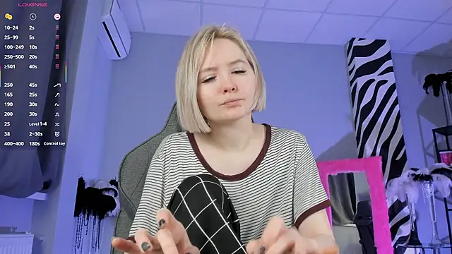 ReiYosimoto online show from 02-20-26, 04:42