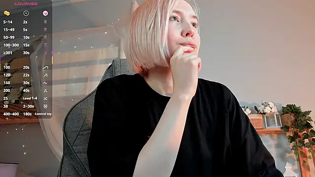 ReiYosimoto online show from 11-11-25, 04:24