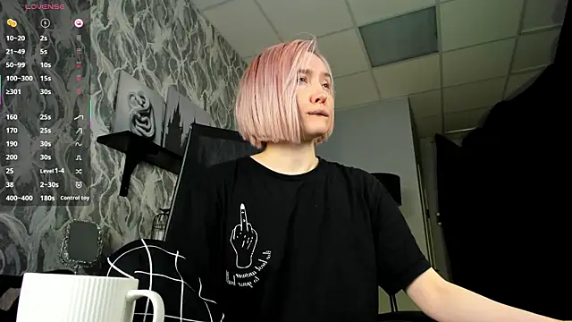 ReiYosimoto online show from 11-23-25, 02:38