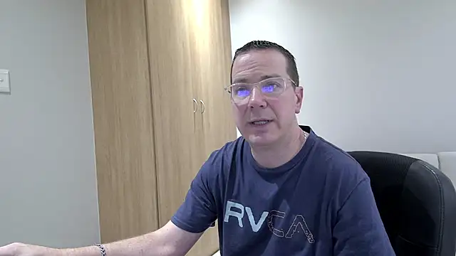 BrettJ81 online show from 09-28-25, 01:18