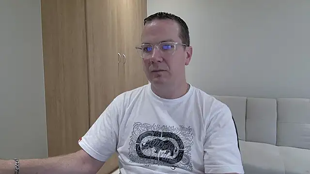 BrettJ81 online show from 11-30-25, 02:29