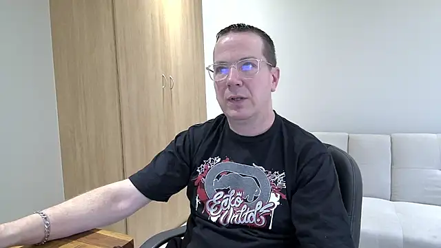 BrettJ81 online show from 10-28-25, 03:11