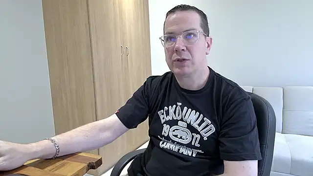 BrettJ81 online show from 10-25-25, 10:47