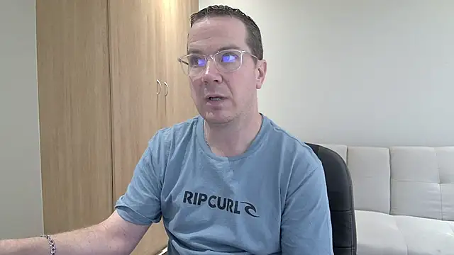 BrettJ81 online show from 11-08-25, 12:52