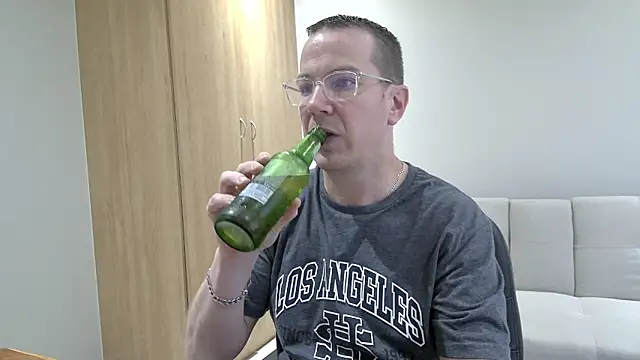 BrettJ81 online show from 03-25-26, 02:38