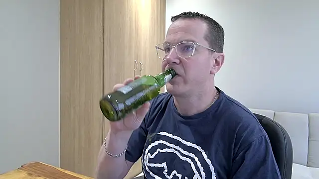 BrettJ81 online show from 10-22-25, 02:16