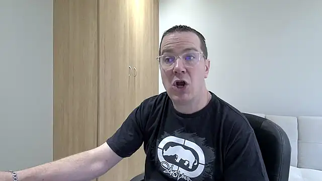 BrettJ81 online show from 10-18-25, 10:28