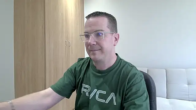 BrettJ81 online show from 11-14-25, 02:21