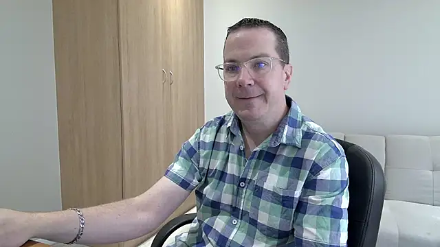 BrettJ81 online show from 10-04-25, 10:50