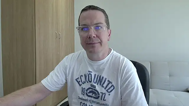 BrettJ81 online show from 04-12-26, 09:01