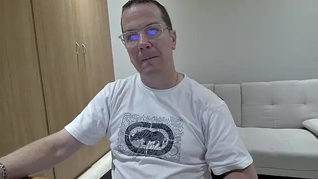 BrettJ81 online show from 04-05-26, 06:25